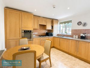 Kitchen- click for photo gallery